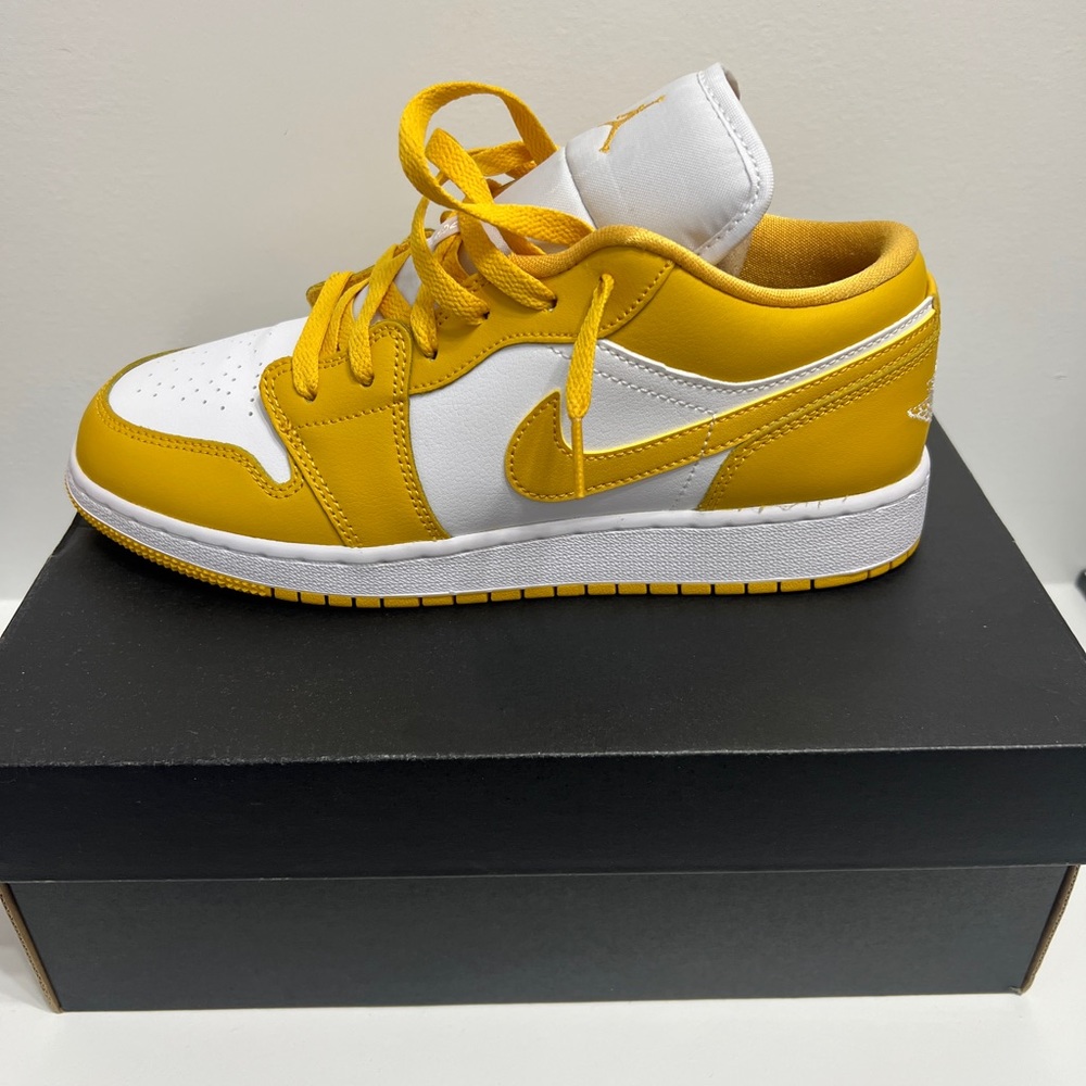 2021 Air Jordan 1 GS 'Pollen'
7 US Youth's (New)